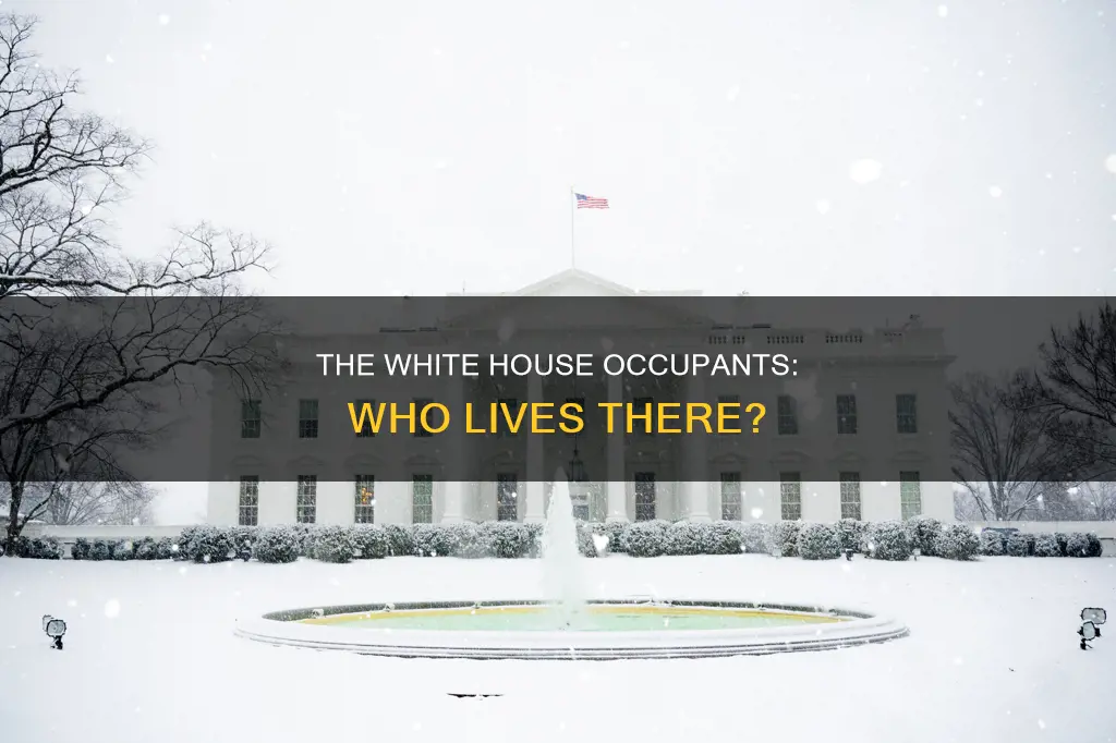 how many people live at the white house